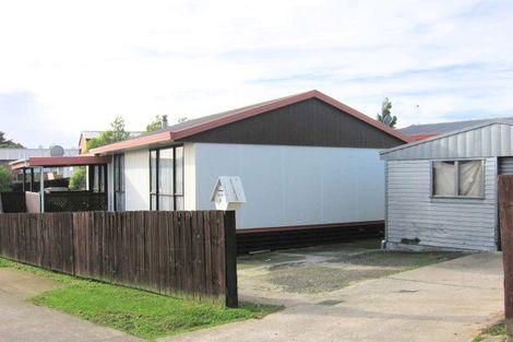 Photo of property in 2/5 Kirklow Place, Goodwood Heights, Auckland, 2105