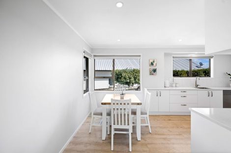 Photo of property in 12 Hibiscus Avenue, Hamilton Lake, Hamilton, 3204