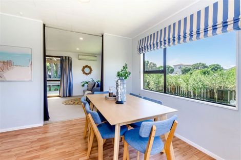 Photo of property in 128 Tutere Street, Waikanae Beach, Waikanae, 5036