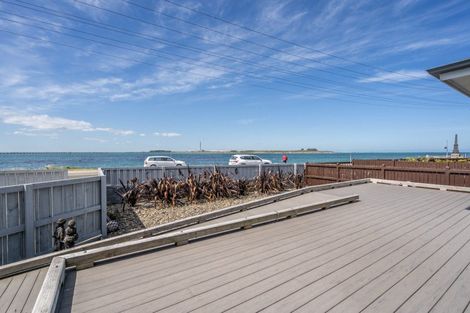 Photo of property in 246 Marine Parade, Bluff, 9814