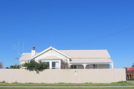 Photo of property in 86 Avenue Road, Foxton, 4814