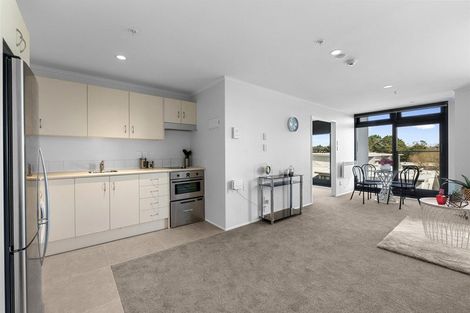 Photo of property in 1e/30 Westward Ho, Glen Eden, Auckland, 0602