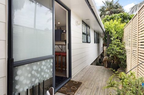 Photo of property in 25a Clairville Crescent, Wai O Taiki Bay, Auckland, 1072