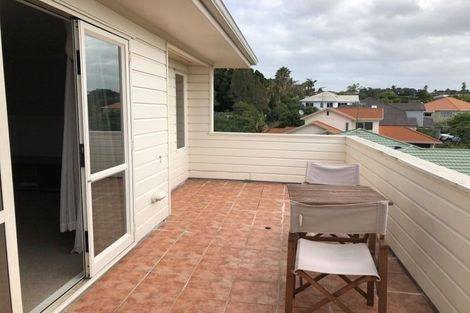Photo of property in 8a Margaret Henry Crescent, Oteha, Auckland, 0632