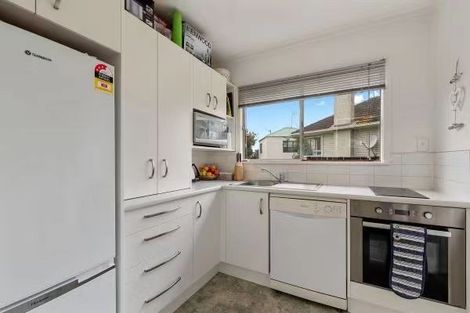 Photo of property in 2/29 Ludlow Terrace, Totara Vale, Auckland, 0627