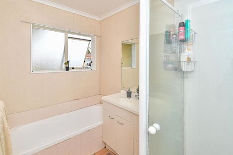 Photo of property in 405a Roscommon Road, Clendon Park, Auckland, 2103