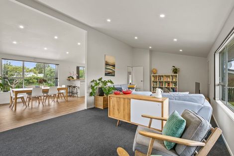 Photo of property in 3 La Salle Drive, Westown, New Plymouth, 4310