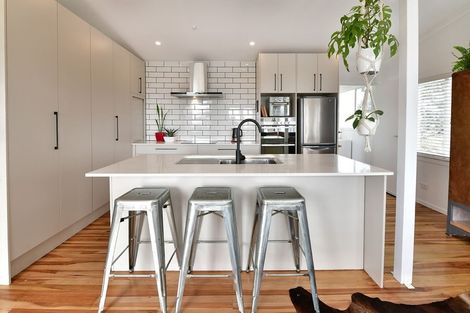 Photo of property in 1339 Whangaparaoa Road, Army Bay, Whangaparaoa, 0930