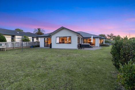 Photo of property in 18 Applemoors Way, Riverhead, 0820