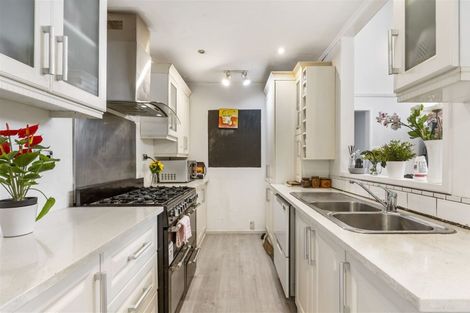 Photo of property in 66 Stott Avenue, Birkdale, Auckland, 0626