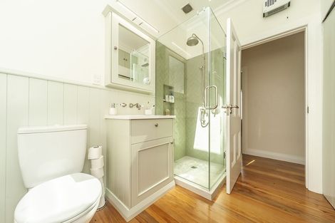 Photo of property in 10 Herald Terrace, Berhampore, Wellington, 6023