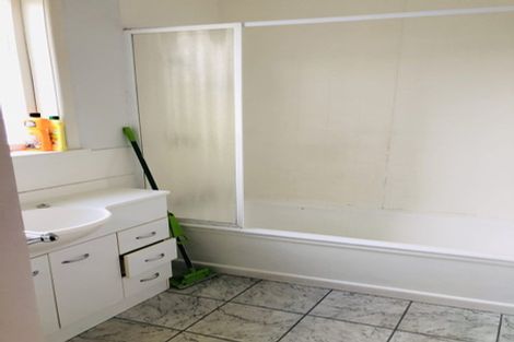 Photo of property in 964 East Coast Road, Northcross, Auckland, 0632