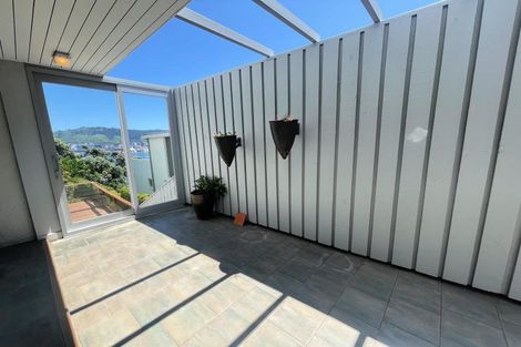 Photo of property in Beauport Apartments, 2/30 The Crescent, Roseneath, Wellington, 6011