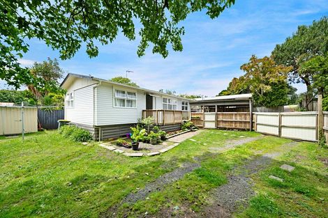 Photo of property in 2/615 Swanson Road, Swanson, Auckland, 0612