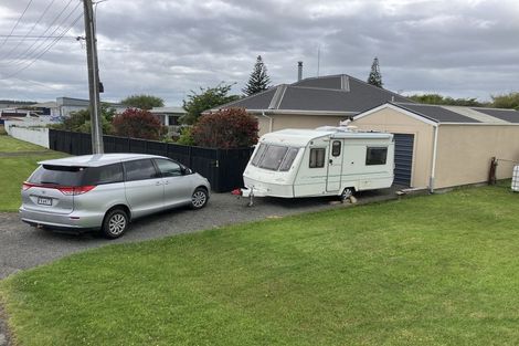 Photo of property in 1 Huia Street, Foxton Beach, Foxton, 4815