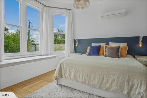 Photo of property in 98 Somerfield Street, Somerfield, Christchurch, 8024