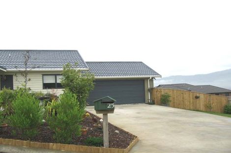 Photo of property in 25 James Nairn Grove, Riverstone Terraces, Upper Hutt, 5018