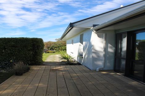 Photo of property in 40 Timaru Road, Waimate, 7924