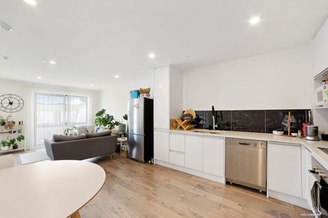 Photo of property in 18 Peony Mews, Oteha, Auckland, 0632