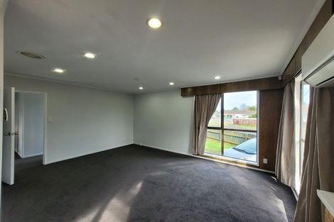 Photo of property in 2 Massine Place, Randwick Park, Auckland, 2105