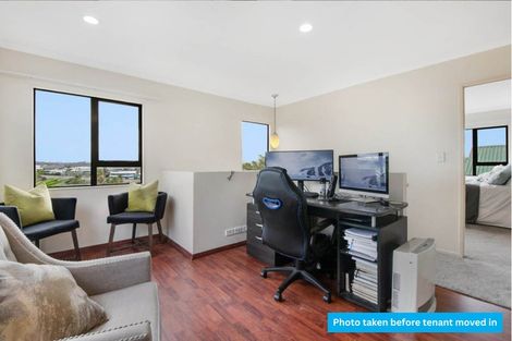 Photo of property in 26 Black Teal Close, Unsworth Heights, Auckland, 0632