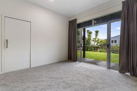 Photo of property in 37 Roberton Road, Avondale, Auckland, 1026