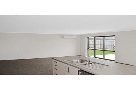 Photo of property in 14 Gibraltar Way, Fitzherbert, Palmerston North, 4410