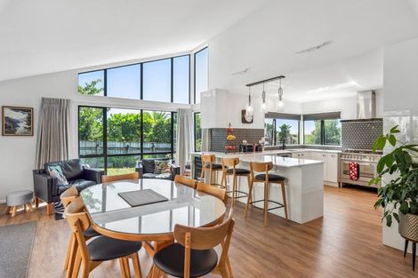 Photo of property in 41 Quadrant Heights, Paraparaumu, 5032