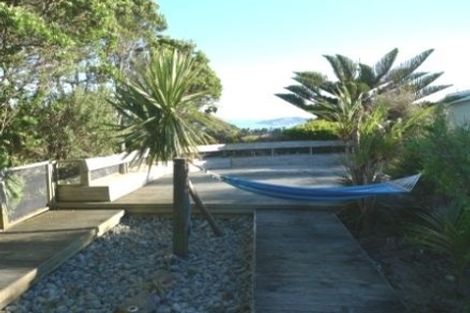 Photo of property in 92 Ruskin Road, Newlands, Wellington, 6037