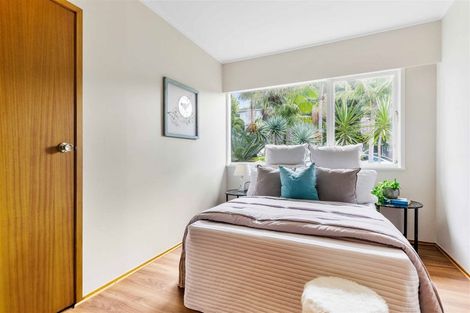 Photo of property in 5 Odette Road, Totara Vale, Auckland, 0629