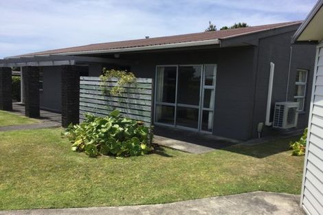 Photo of property in 12 Warren Place, Frankleigh Park, New Plymouth, 4310