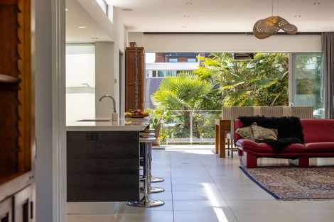 Photo of property in 19 Kilmore Street, Christchurch Central, Christchurch, 8013