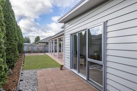 Photo of property in 6 Holcombe Drive, Paraparaumu, 5032