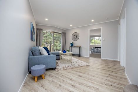 Photo of property in 37 Onedin Place, Titirangi, Auckland, 0604