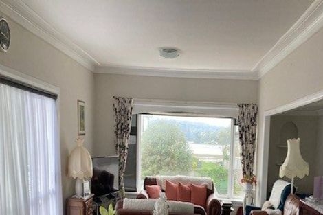 Photo of property in 30 Mana Esplanade, Paremata, Porirua, 5026