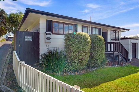 Photo of property in 15 Denarius Lane, Glendene, Auckland, 0602