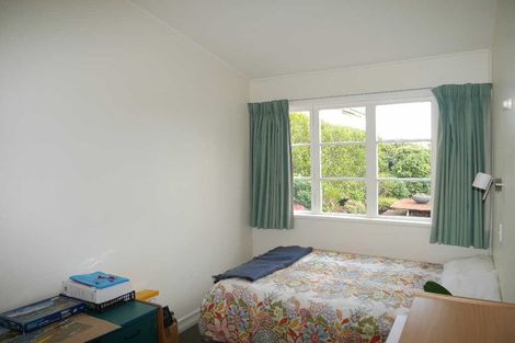 Photo of property in 152 Kelburn Parade, Kelburn, Wellington, 6012