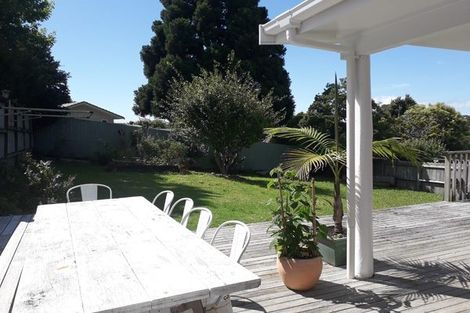 Photo of property in 14 Stottholm Road, Titirangi, Auckland, 0604