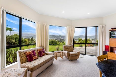 Photo of property in 5 Birkinshaw Grove, Riverstone Terraces, Upper Hutt, 5018