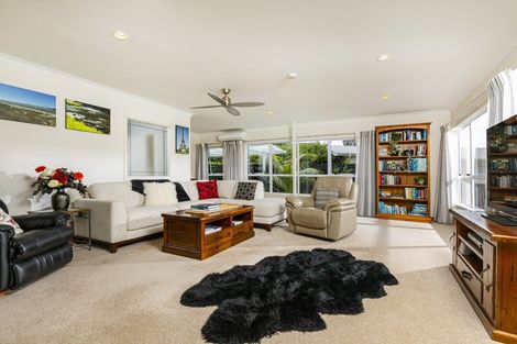 Photo of property in 29 Korotaha Terrace, Rothesay Bay, Auckland, 0630