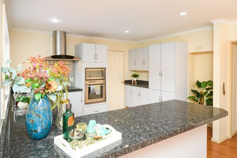 Photo of property in 2 Rosebank Avenue, Kelvin Grove, Palmerston North, 4414