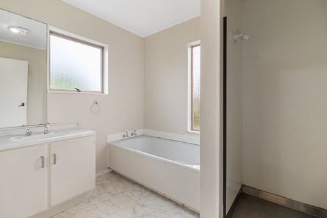 Photo of property in 4/90 Lynwood Road, New Lynn, Auckland, 0600