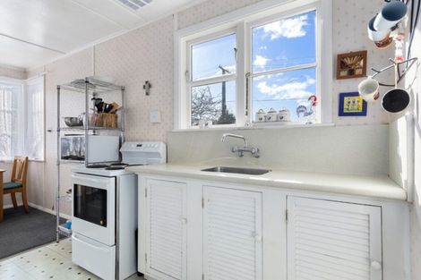 Photo of property in 39 Atiawa Crescent, Waiwhetu, Lower Hutt, 5010