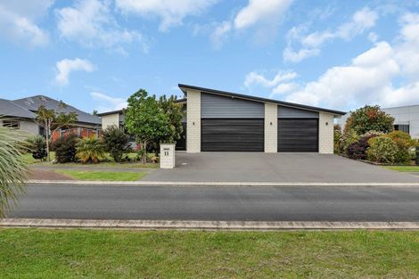 Photo of property in 11 Waitemata Drive, One Tree Point, 0118