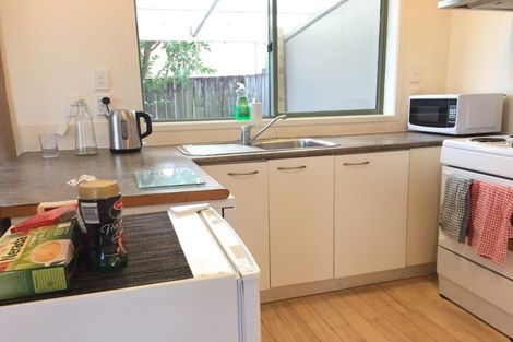 Photo of property in 2/5 Kilham Avenue, Northcote, Auckland, 0627