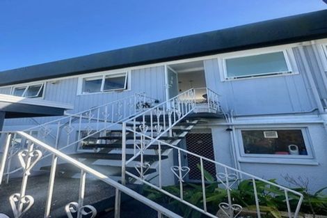 Photo of property in 4/133 Shakespeare Road, Milford, Auckland, 0620