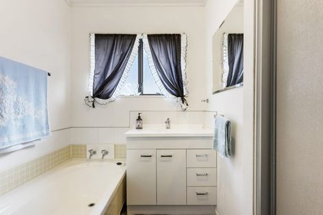 Photo of property in 1/13 Kirton Crescent, Manurewa, Auckland, 2102