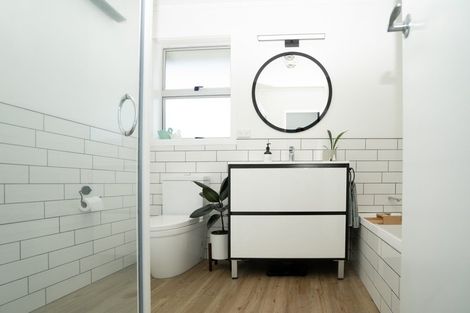 Photo of property in 83 Riversdale Drive, Merrilands, New Plymouth, 4312