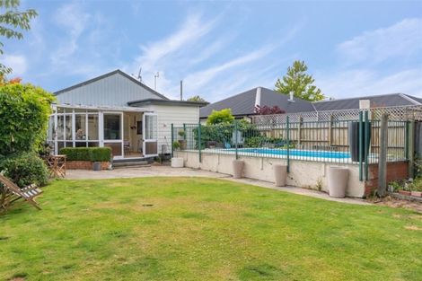 Photo of property in 17 Alpha Avenue, Strowan, Christchurch, 8052