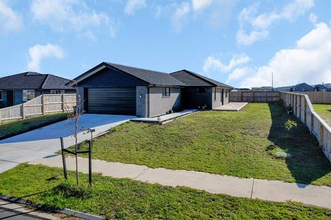 Photo of property in 12 Te Taniwha Road, One Tree Point, 0118